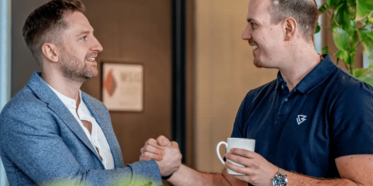 Berater im Austausch auf einem stepX-Netzwerk-Event